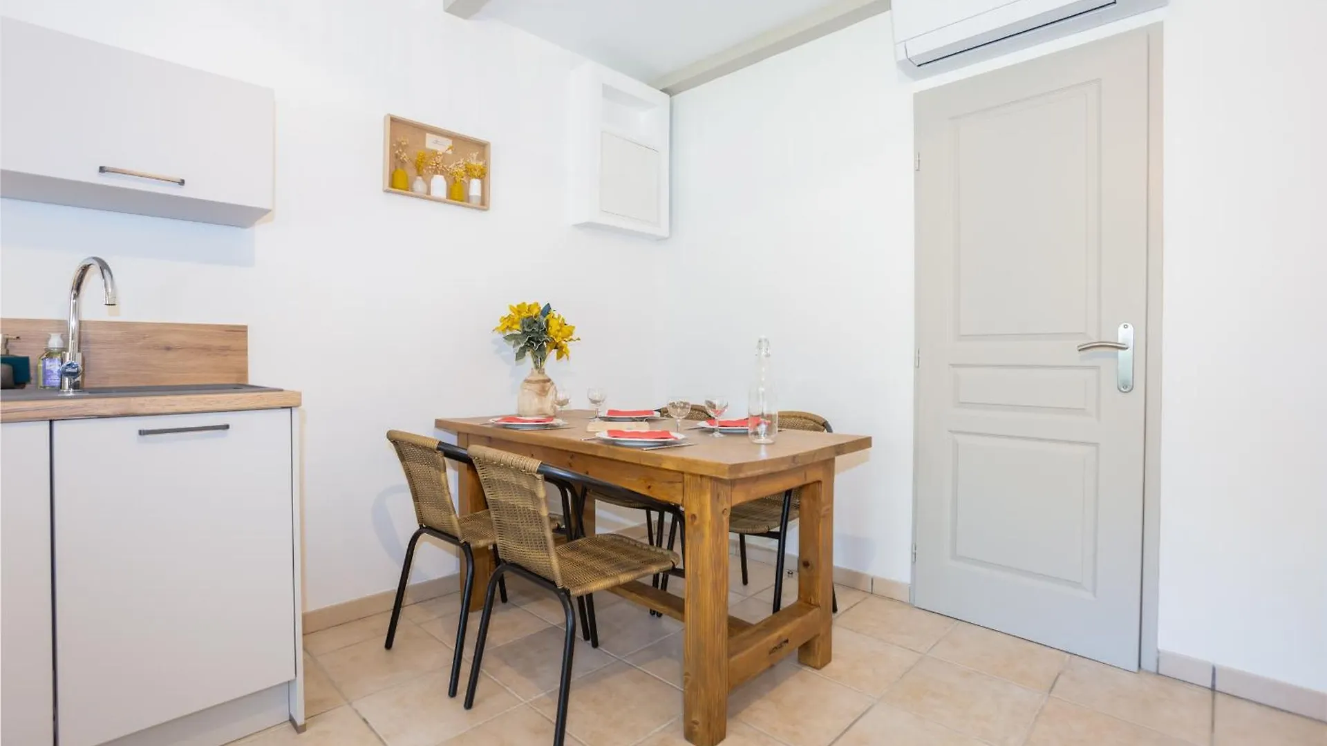 Gite Domaine De Meyrol Apartment Eyguieres