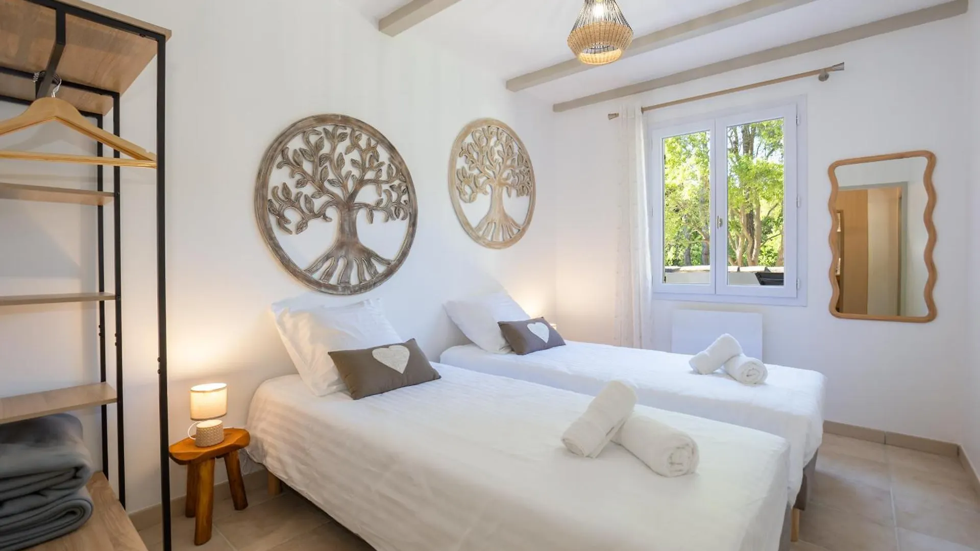Gite Domaine De Meyrol Apartment Eyguieres