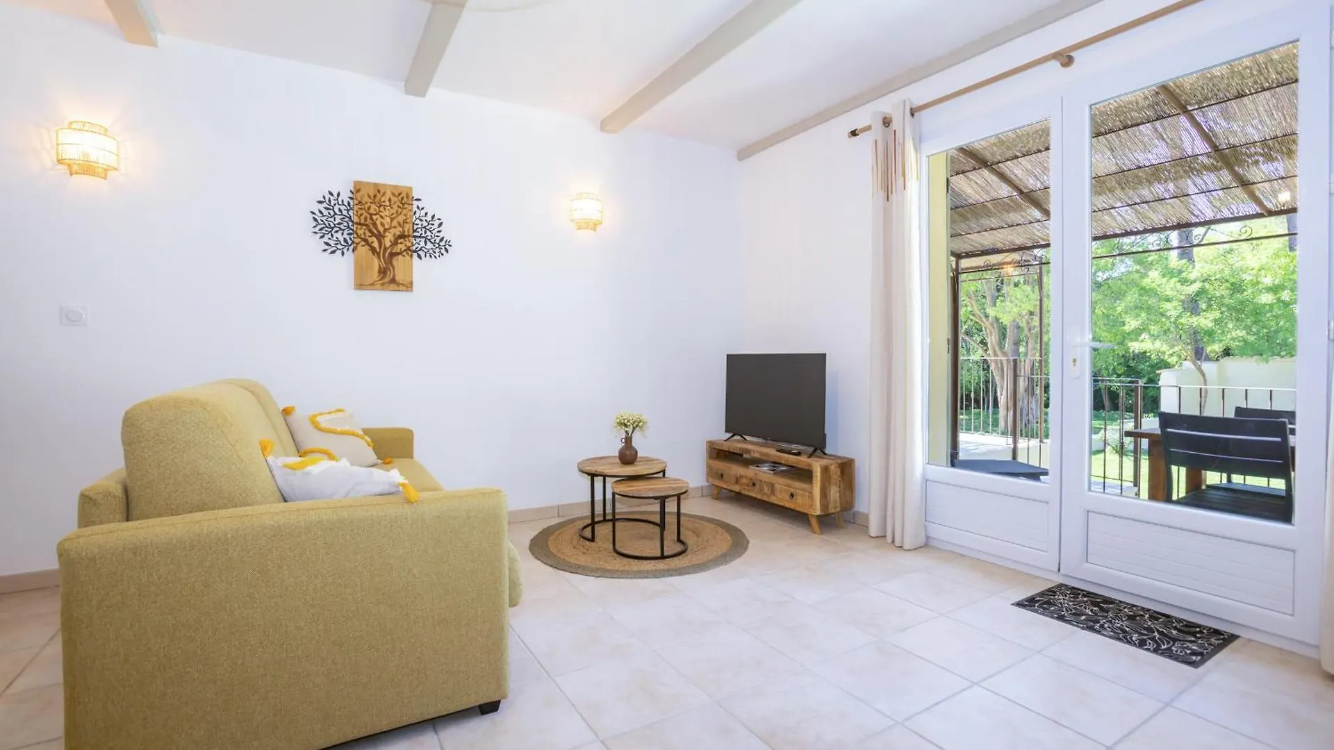 Gite Domaine De Meyrol Apartment Eyguieres