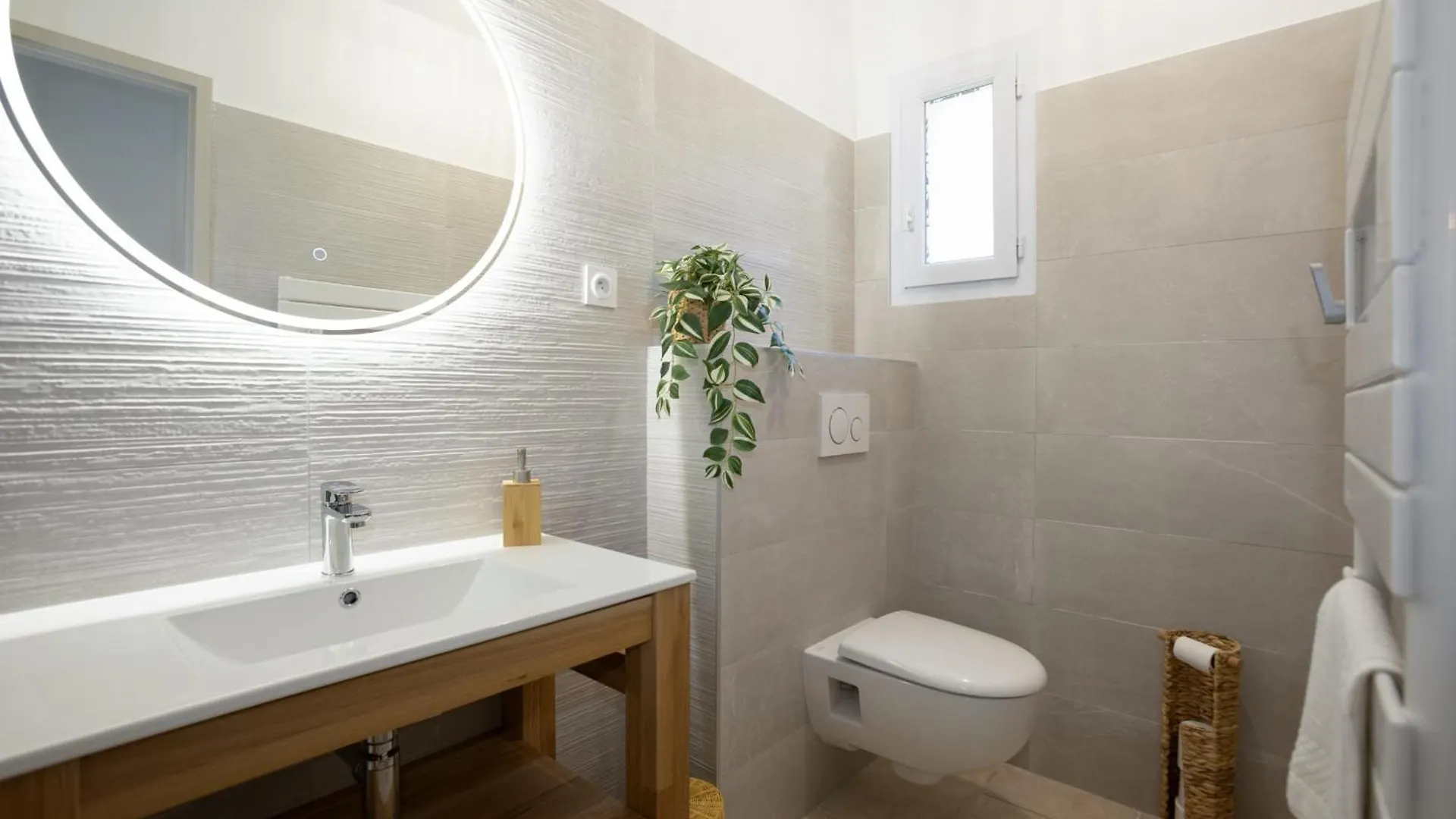 Gite Domaine De Meyrol Apartment Eyguieres