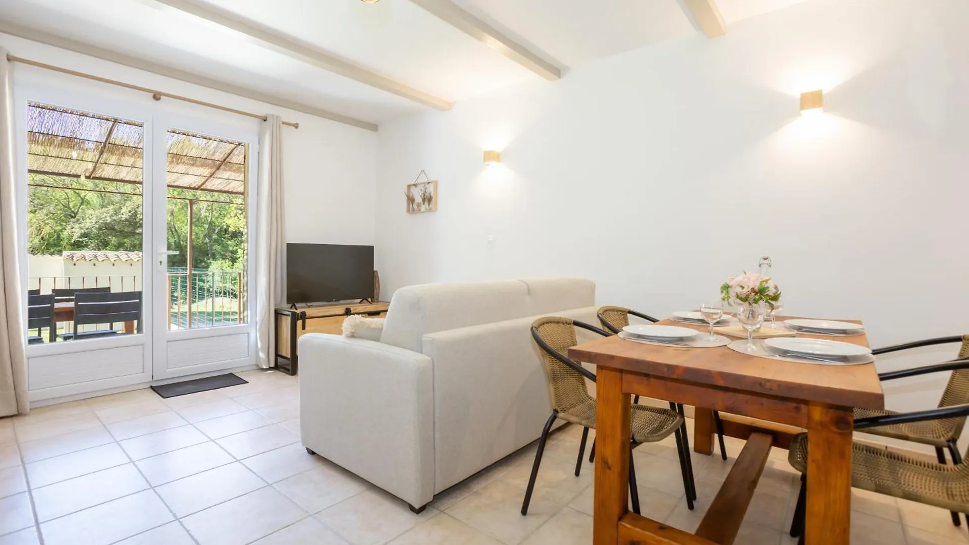Gite Domaine De Meyrol Apartment Eyguieres
