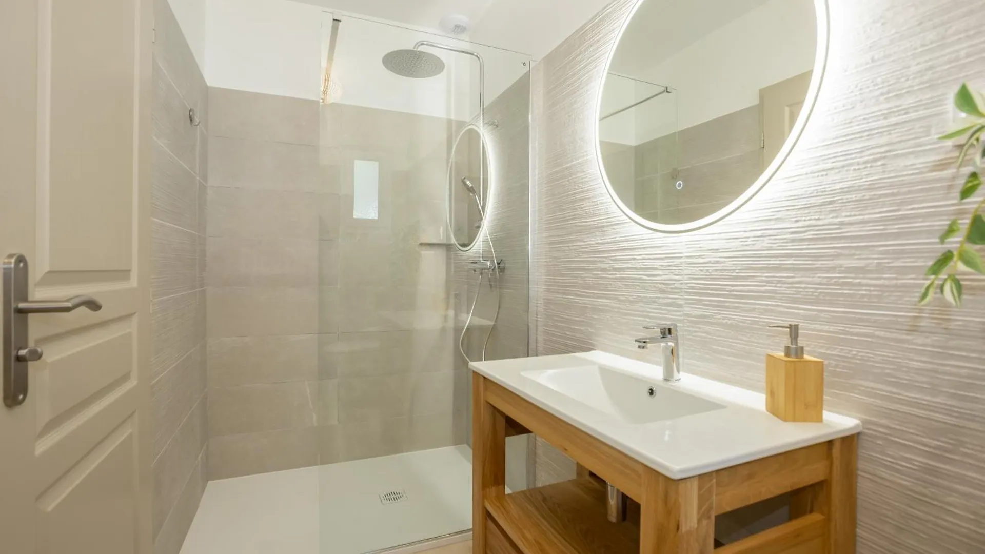 Gite Domaine De Meyrol Apartment Eyguieres