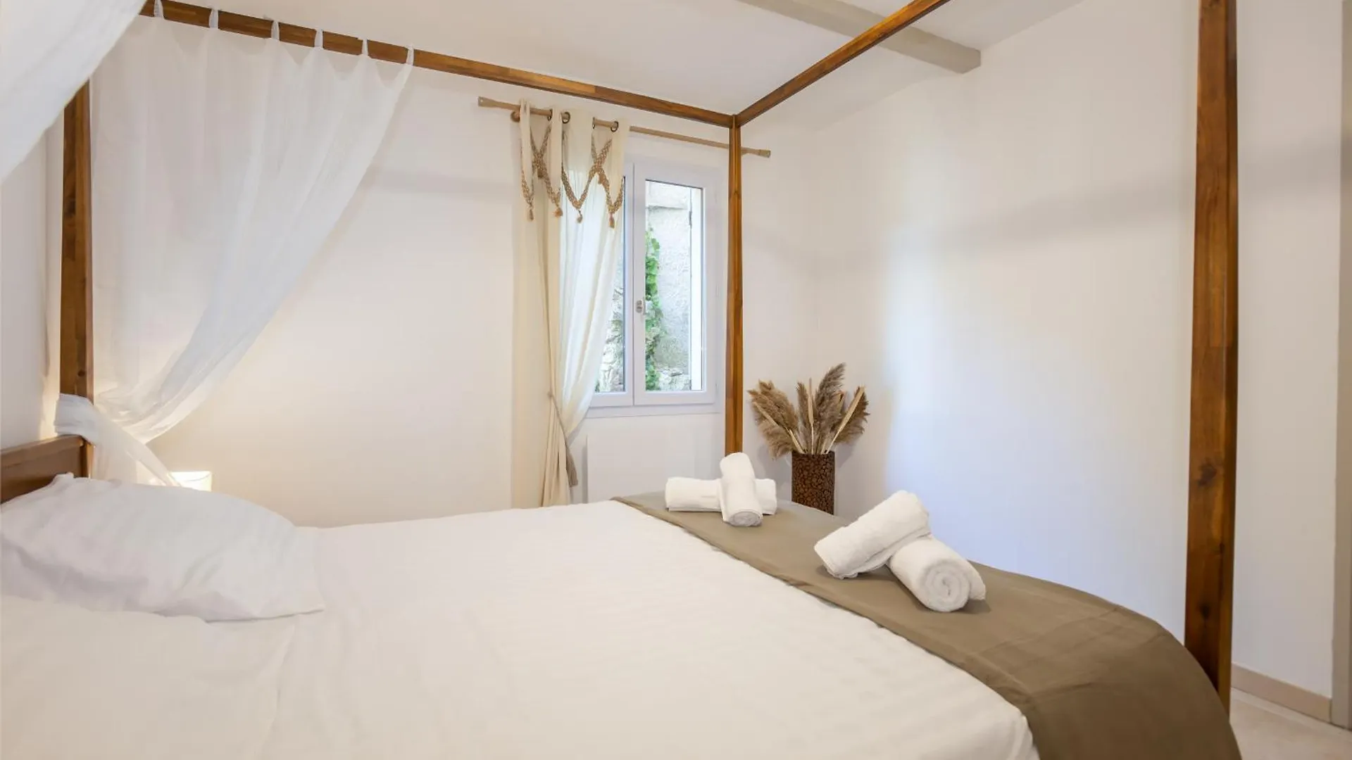 Gite Domaine De Meyrol Apartment Eyguieres