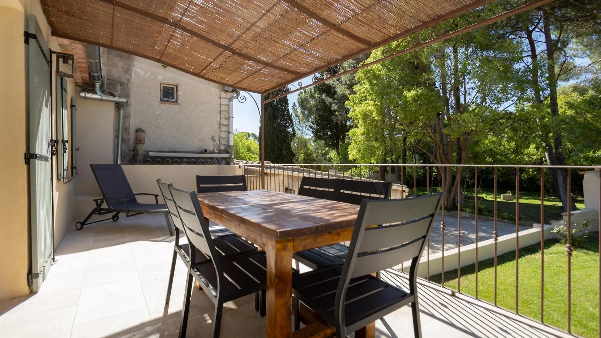 Gite Domaine De Meyrol Apartment Eyguieres