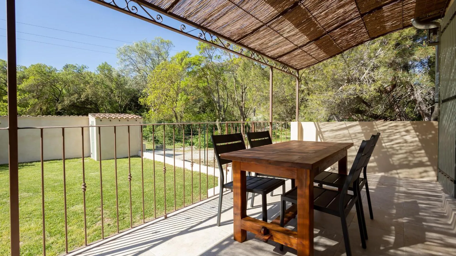 Gite Domaine De Meyrol Apartment Eyguieres